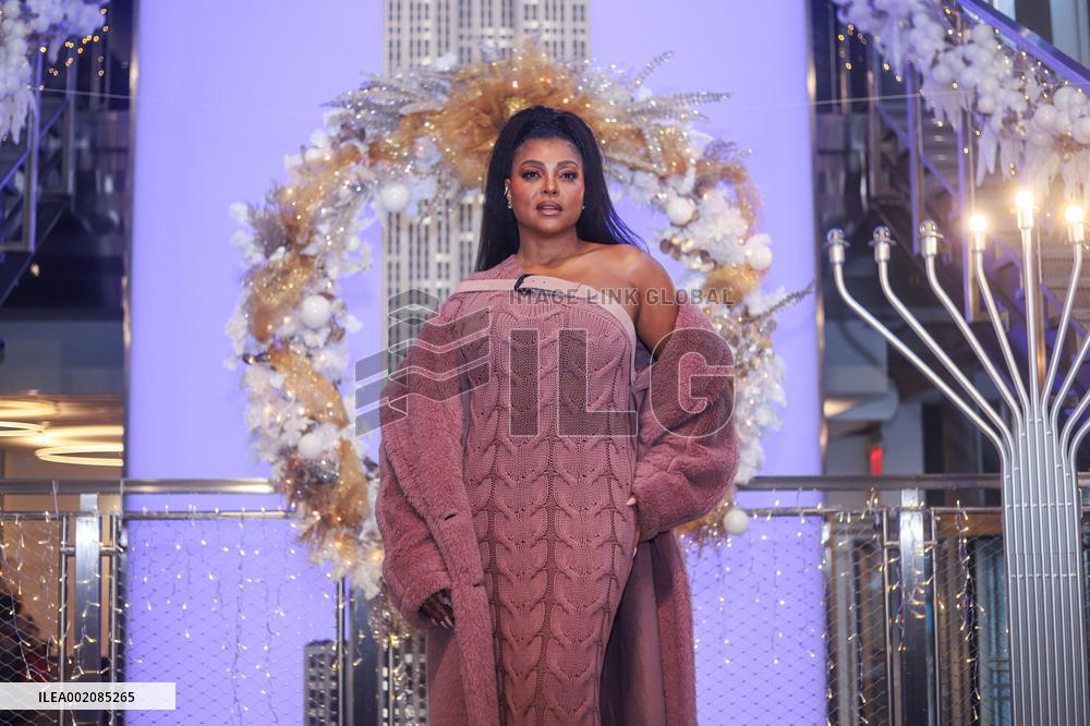 The Cast Of The Color Purple Visit the Empire State Building - NYC