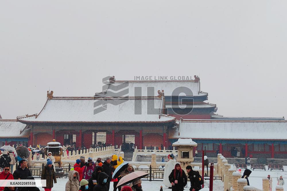 CHINA-BEIJING-PALACE MUSEUM-SNOWFALL (CN)