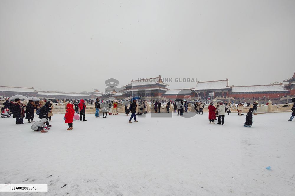 CHINA-BEIJING-PALACE MUSEUM-SNOWFALL (CN)