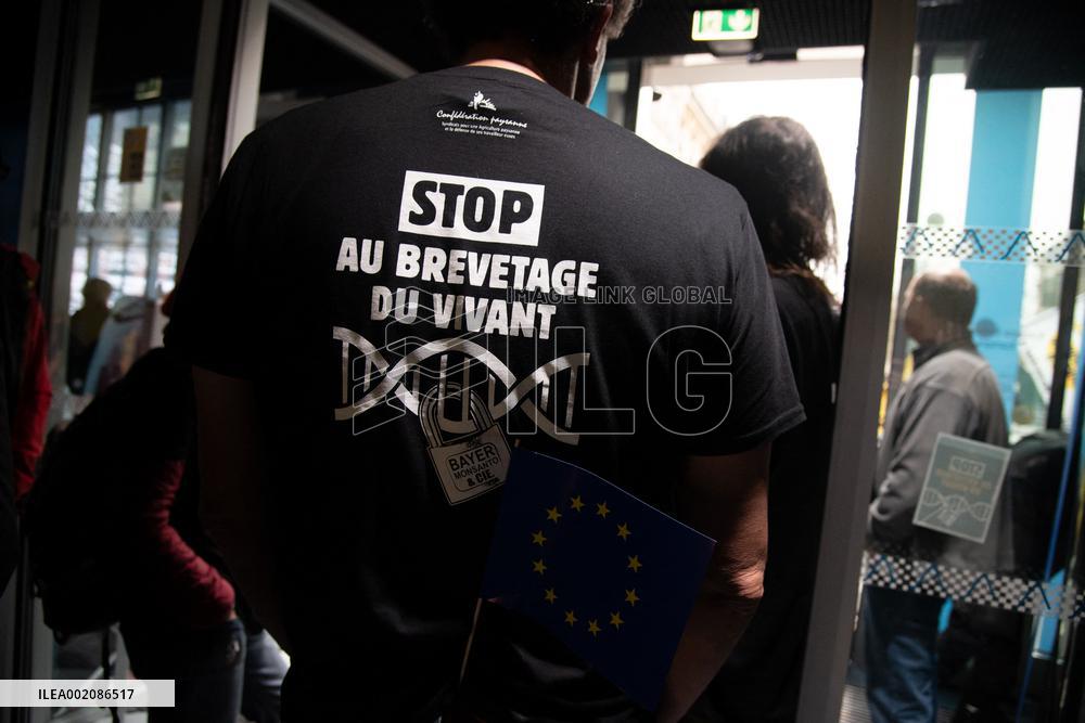 Occupation of the Farmers Confederation at Europa Experience - Paris