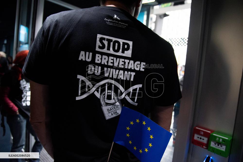Occupation of the Farmers Confederation at Europa Experience - Paris