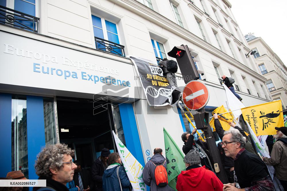 Occupation of the Farmers Confederation at Europa Experience - Paris