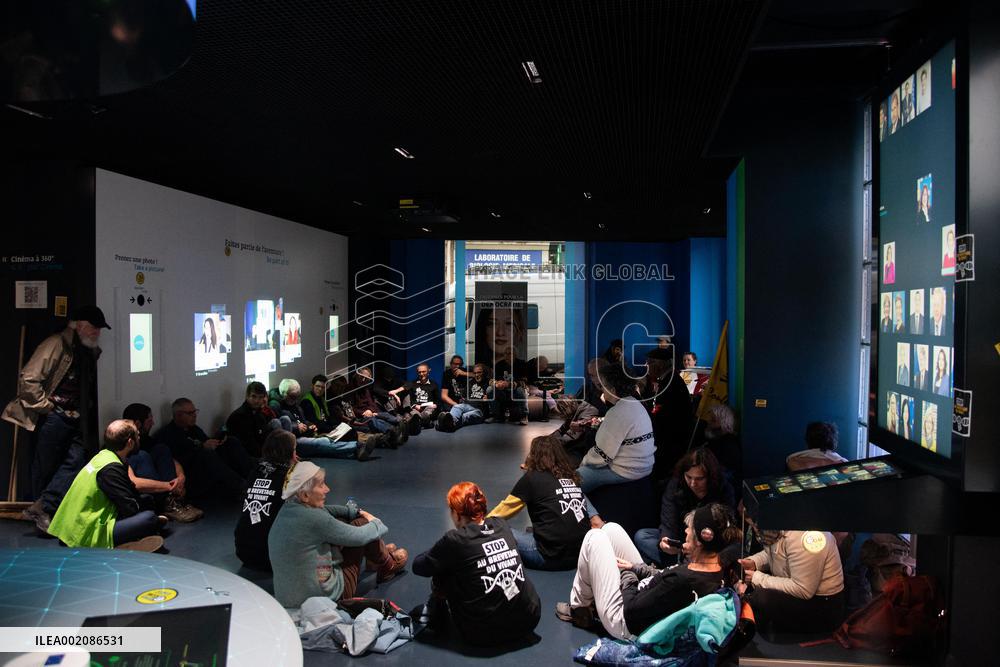 Occupation of the Farmers Confederation at Europa Experience - Paris