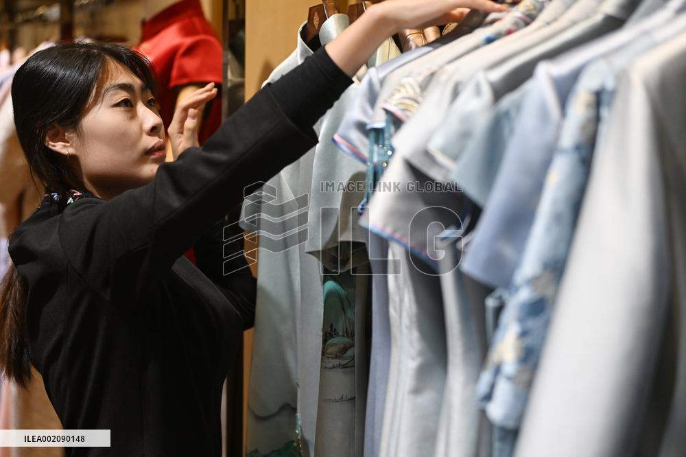 CHINA-TIANJIN-SHOE AND CLOTHING BRAND (CN)