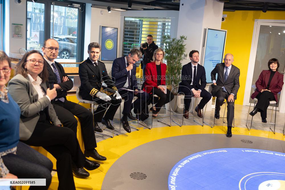 1 year celebration of the car-sharing plan La Poste Group - Paris