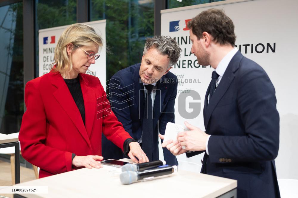 1 year celebration of the car-sharing plan La Poste Group - Paris