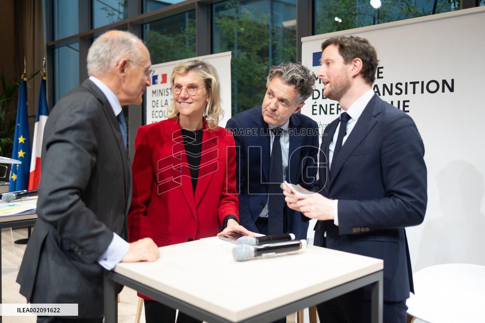 1 year celebration of the car-sharing plan La Poste Group - Paris