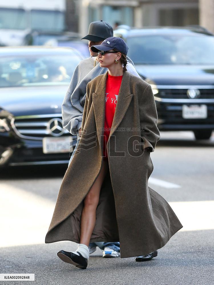 Justin Bieber And Hailey Bieber Run Errands - LA