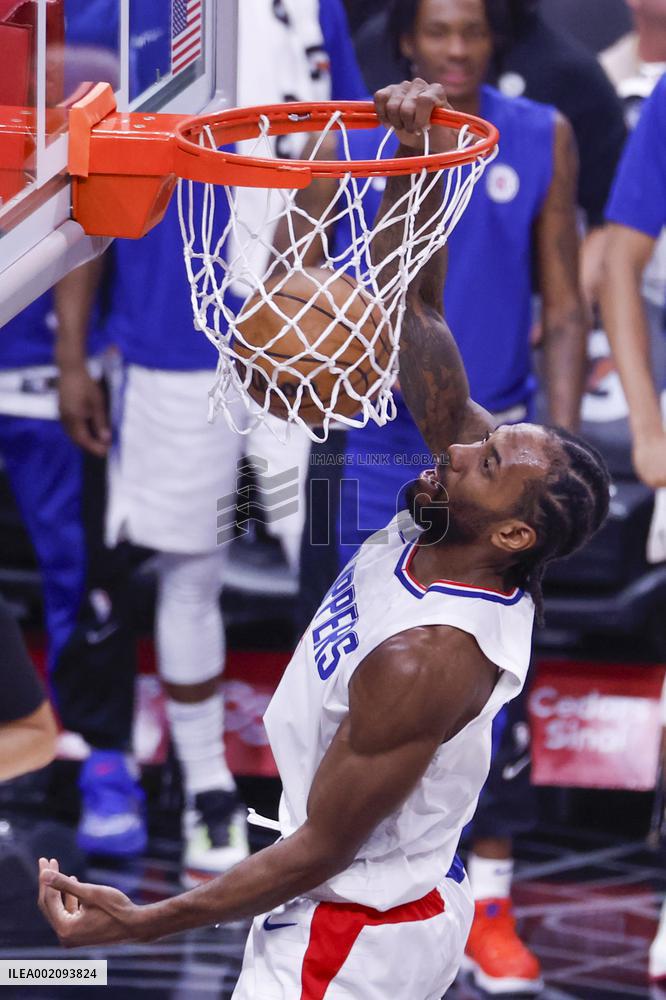 (SP)U.S.-LOS ANGELES-BASKETBALL-NBA-CLIPPERS VS WARRIORS