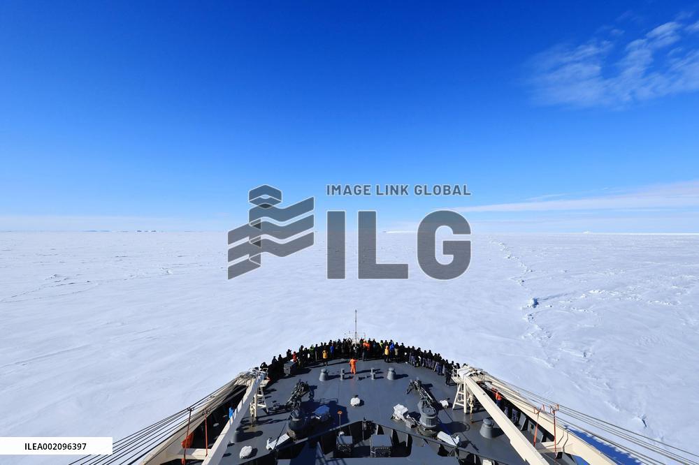 Japanese icebreaker ship plows through Antarctic