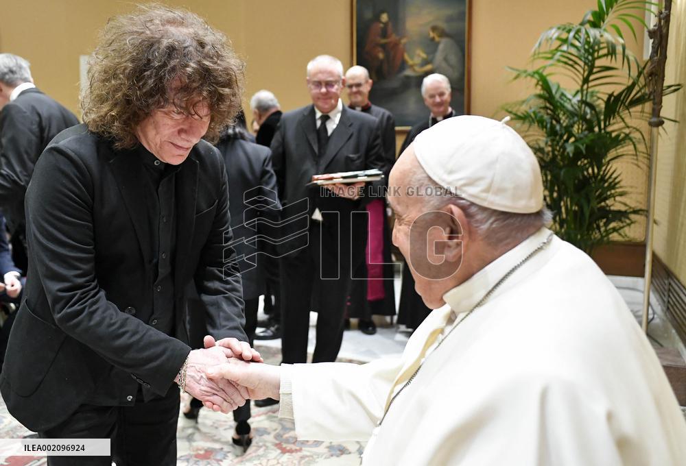 Pope Francis Meets Guest Stars of the Christmas Concert - Vatican