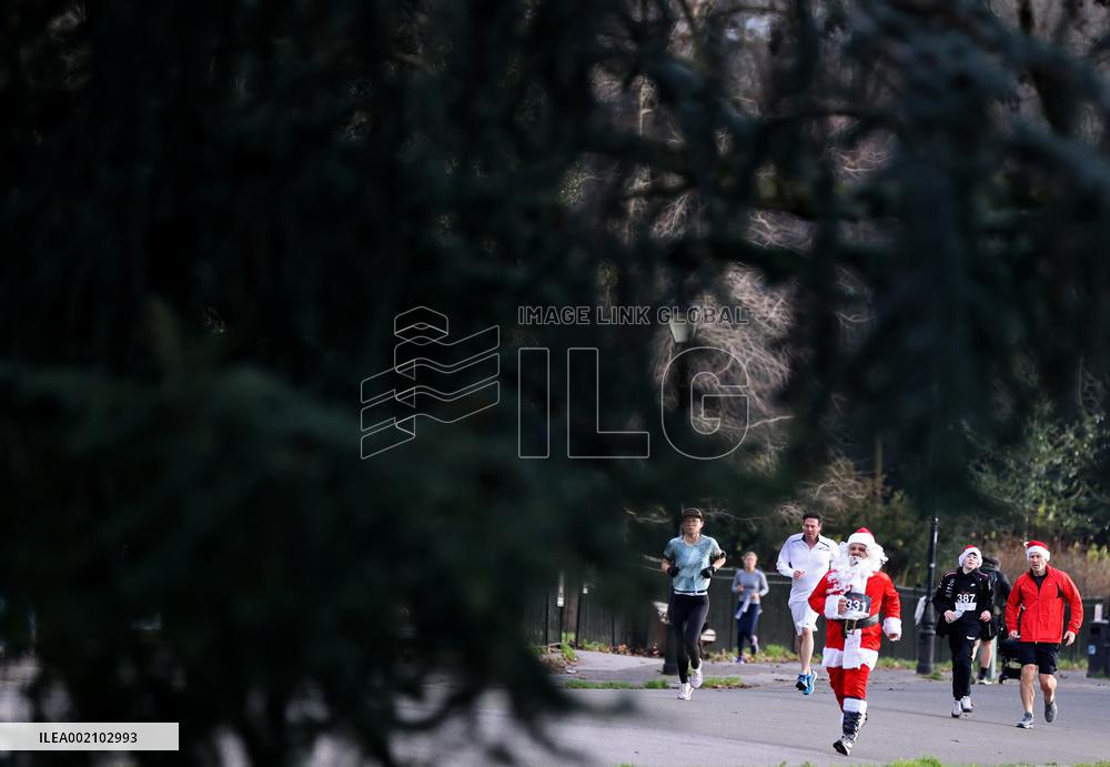 (SP)BRITAIN-LONDON-SANTA RUN