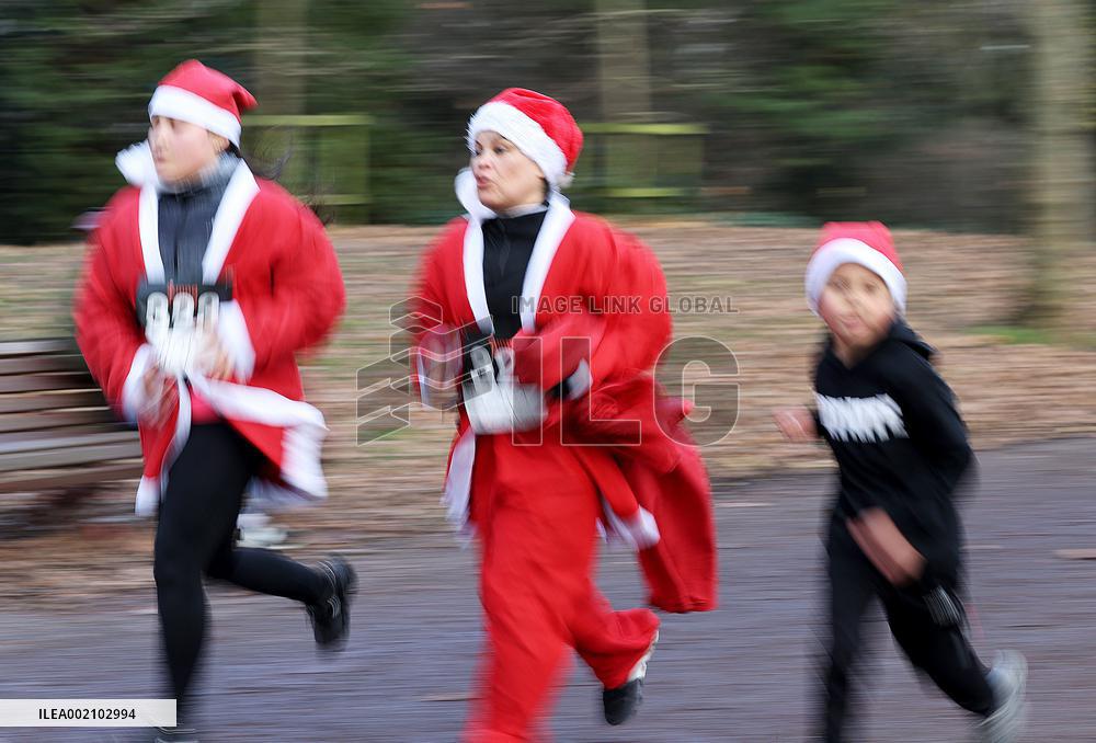(SP)BRITAIN-LONDON-SANTA RUN
