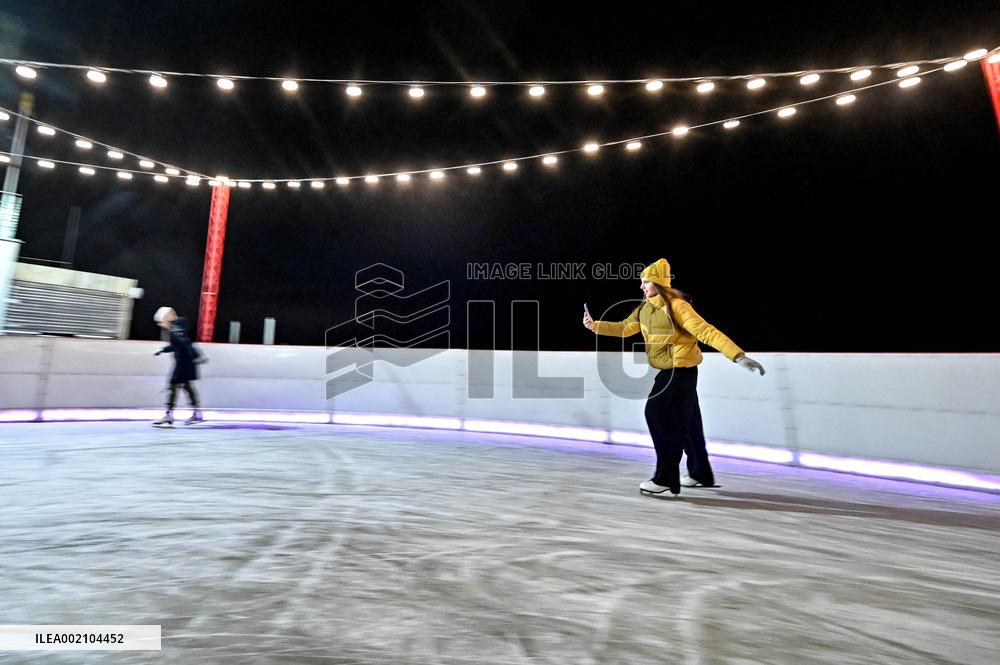Open-air skating rink opens in Zaporizhzhia