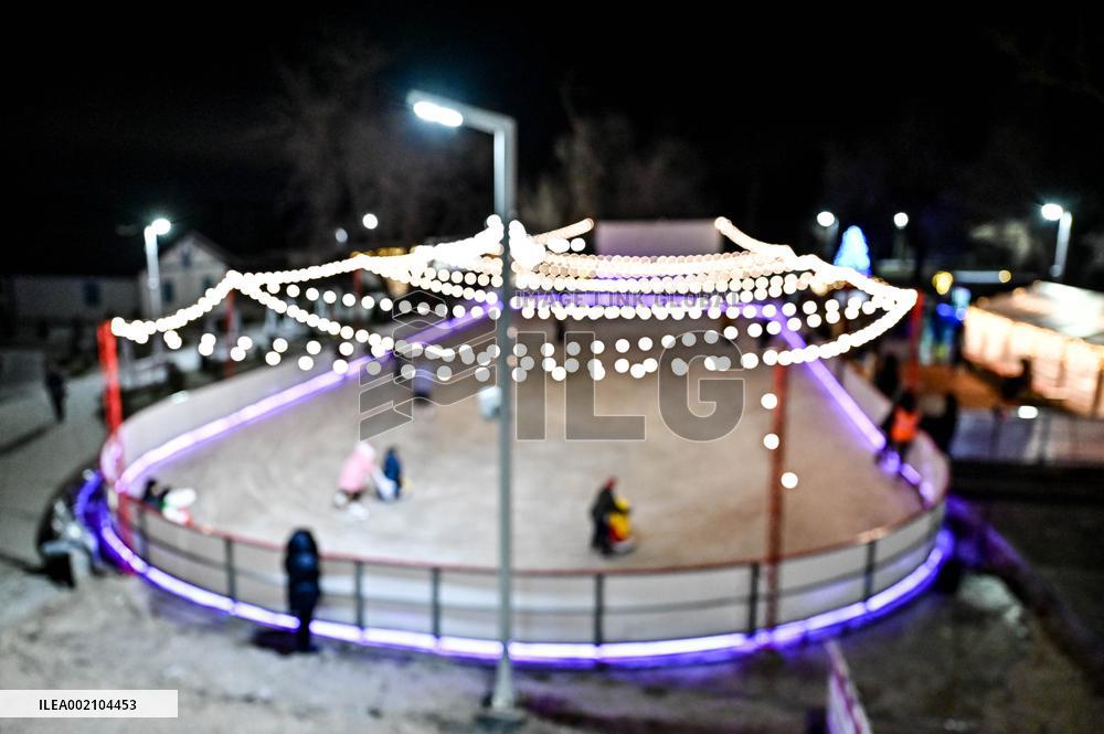 Open-air skating rink opens in Zaporizhzhia