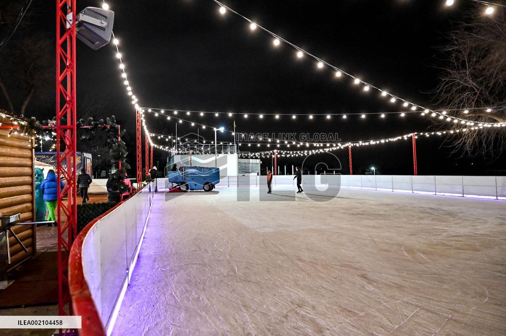 Open-air skating rink opens in Zaporizhzhia