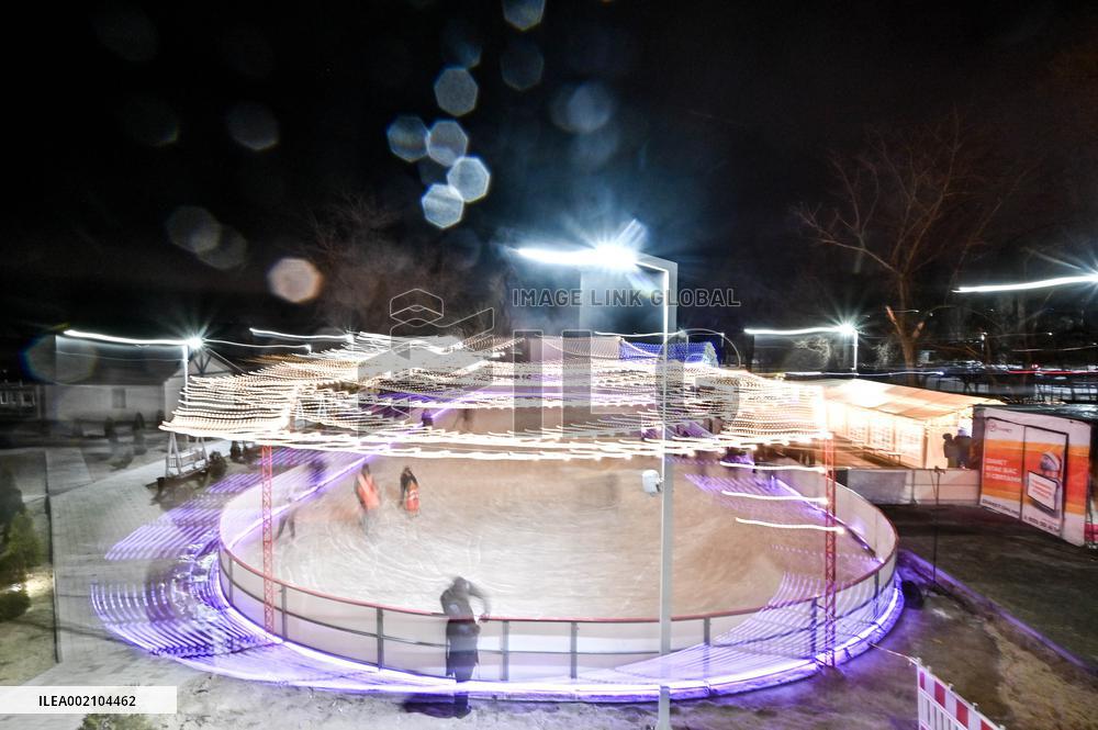 Open-air skating rink opens in Zaporizhzhia