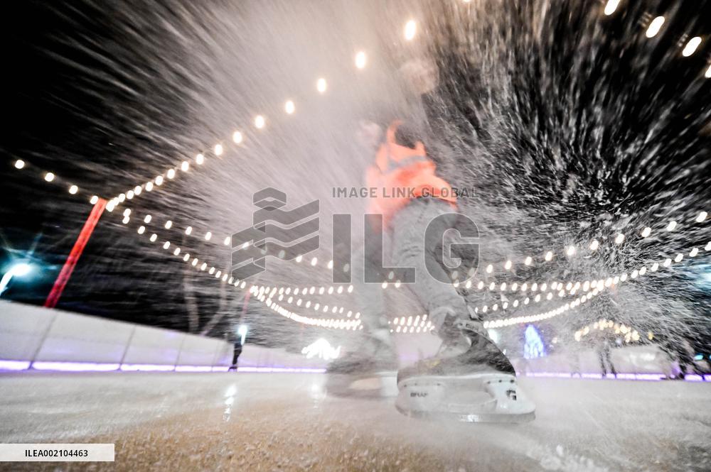 Open-air skating rink opens in Zaporizhzhia