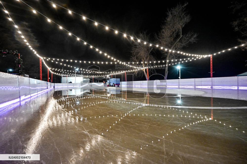 Open-air skating rink opens in Zaporizhzhia