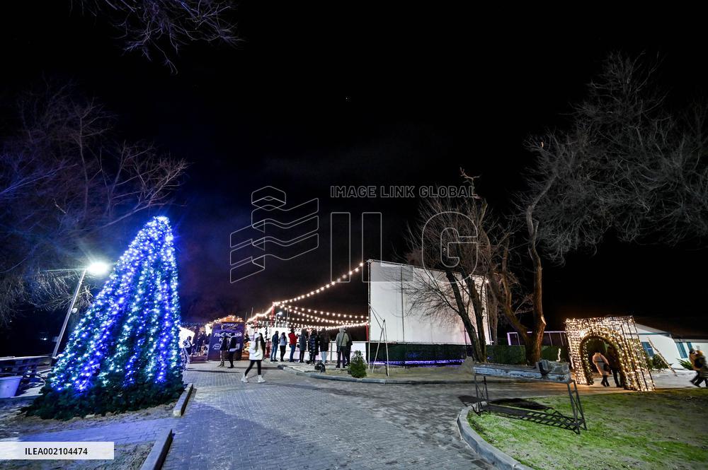 Open-air skating rink opens in Zaporizhzhia