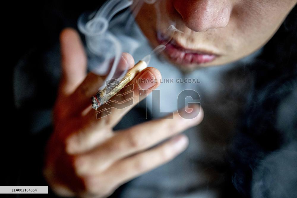 Pot Smokers Can Buy Legally Grown Pot In The Netherlands For The First Time