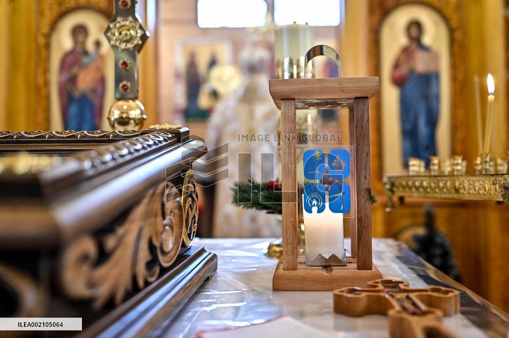 Plast members hand over Bethlehem Peace Light to believers in Zaporizhzhia