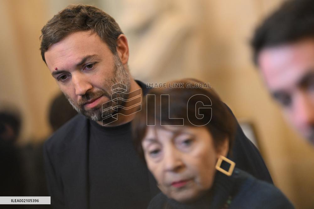 Pending meeting of Joint Committee on bill to control immigration - Paris