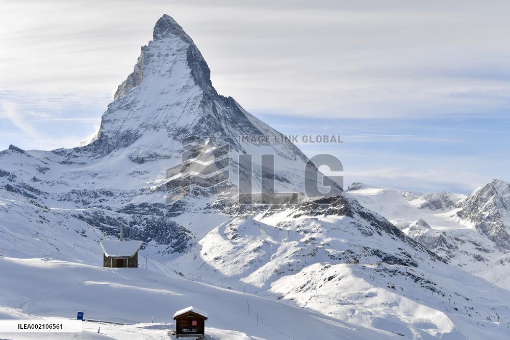 (SP)SWITZERLAND-ZERMATT-WINTER SPORTS-ECONOMY