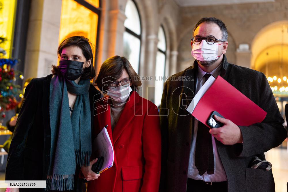 Ministers Visit The Maison Sport Sante At The Hotel-Dieu - Paris