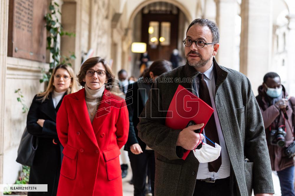 Ministers Visit The Maison Sport Sante At The Hotel-Dieu - Paris