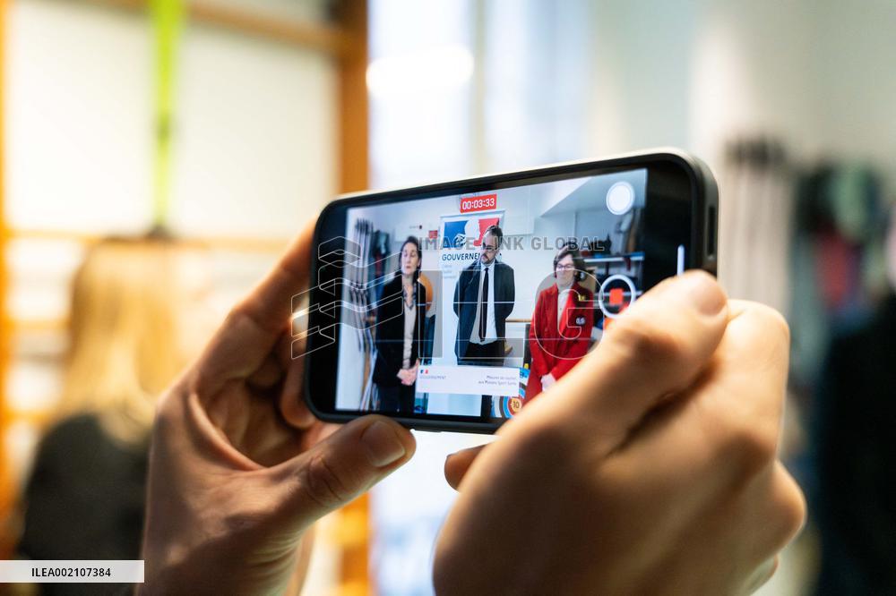 Ministers Visit The Maison Sport Sante At The Hotel-Dieu - Paris
