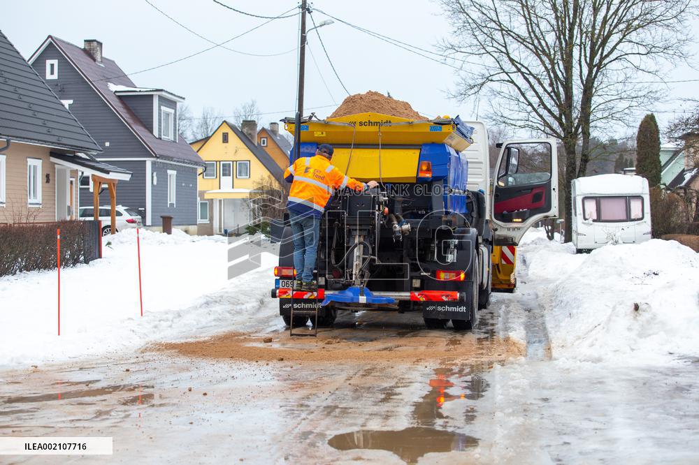 Road maintenance in the winter