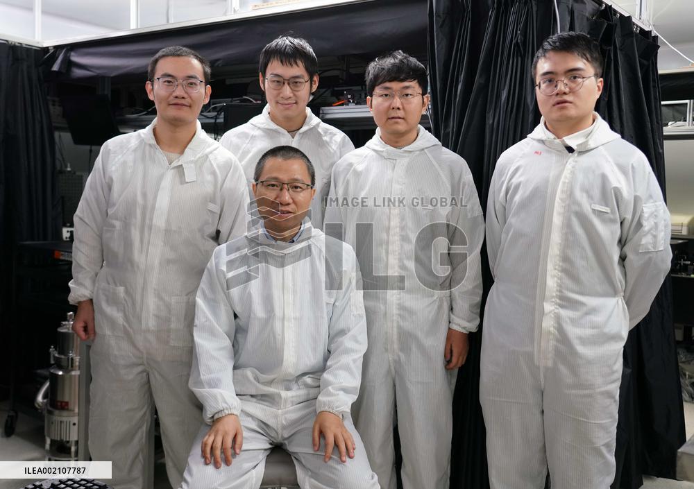 CHINA-BEIJING-ULTRATHIN OPTICAL CRYSTAL-INVENTION (CN)