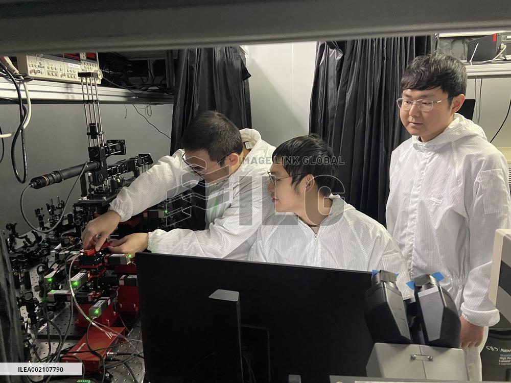 CHINA-BEIJING-ULTRATHIN OPTICAL CRYSTAL-INVENTION (CN)