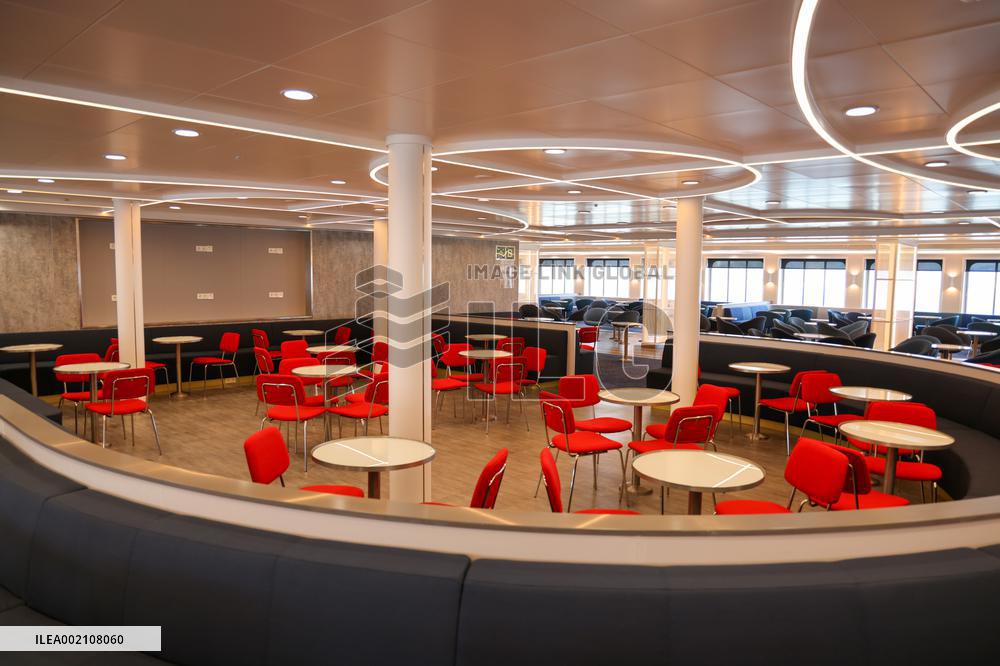 CHINA-GUANGDONG-GUANGZHOU-PASSENGER SHIP-SETTING SAIL (CN)