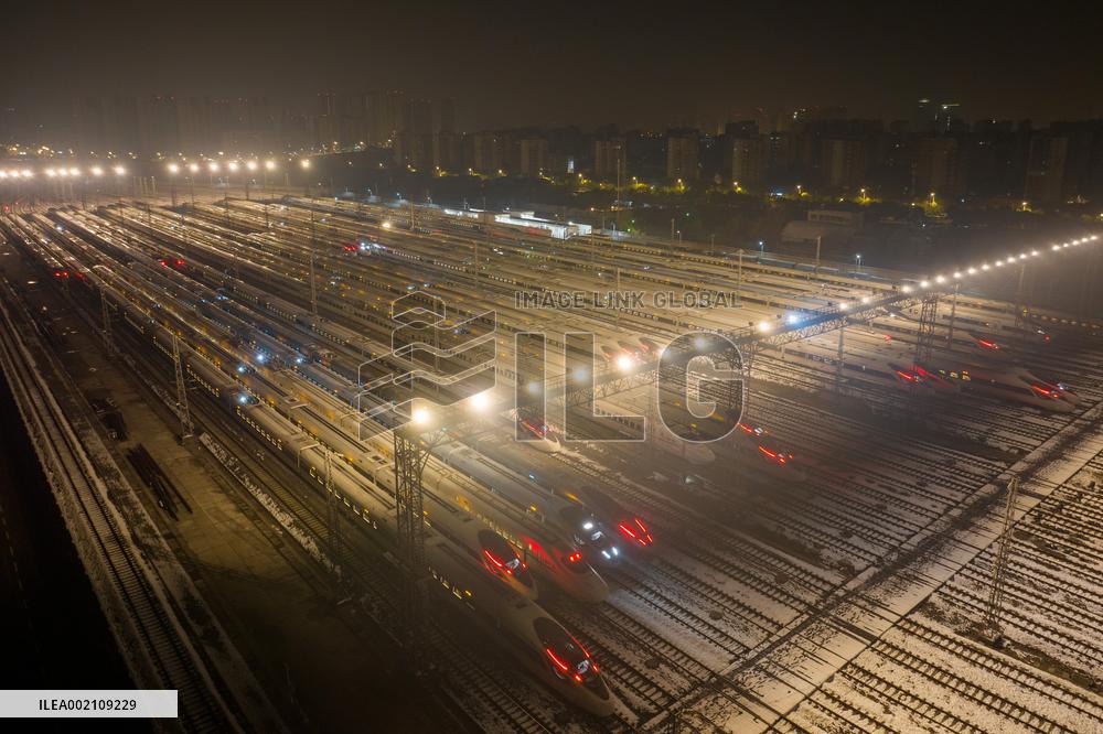 High Speed Trains Cope With Cold Waves in Nanjing
