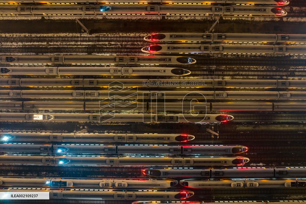 High Speed Trains Cope With Cold Waves in Nanjing