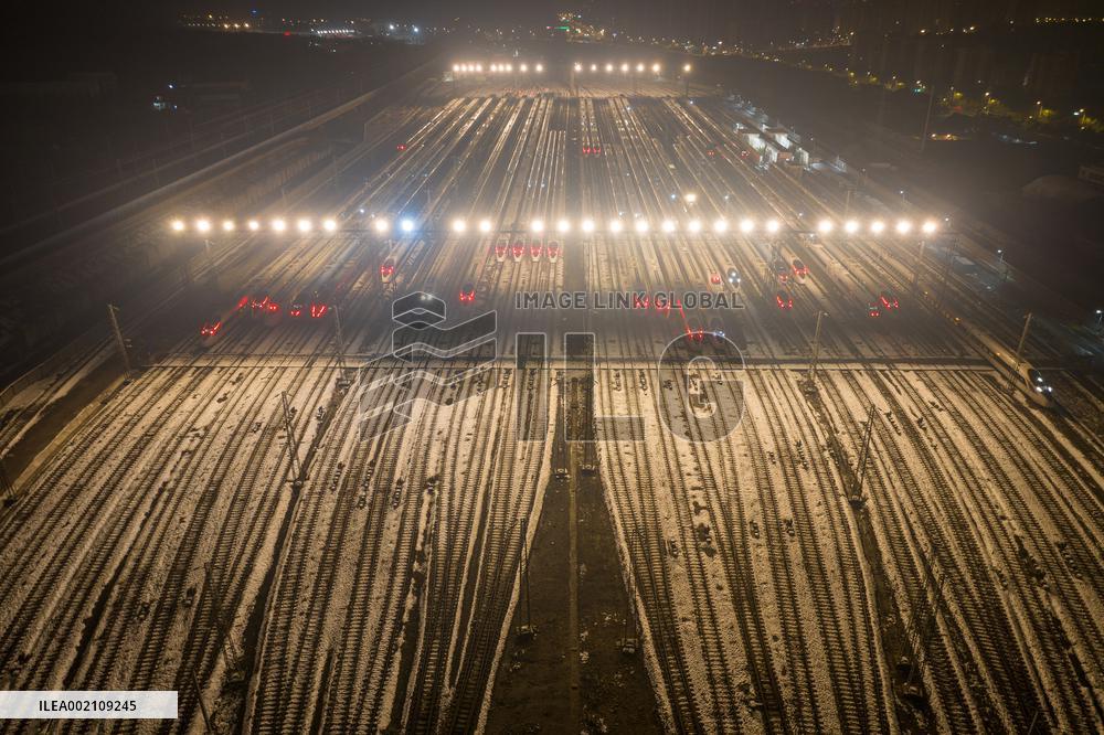 High Speed Trains Cope With Cold Waves in Nanjing