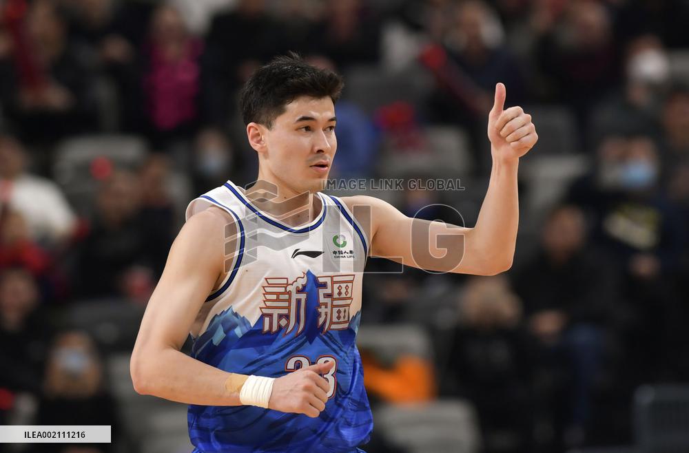 (SP)CHINA-URUMQI-BASKETBALL-CBA-XINJIANG VS SHANGHAI (CN)