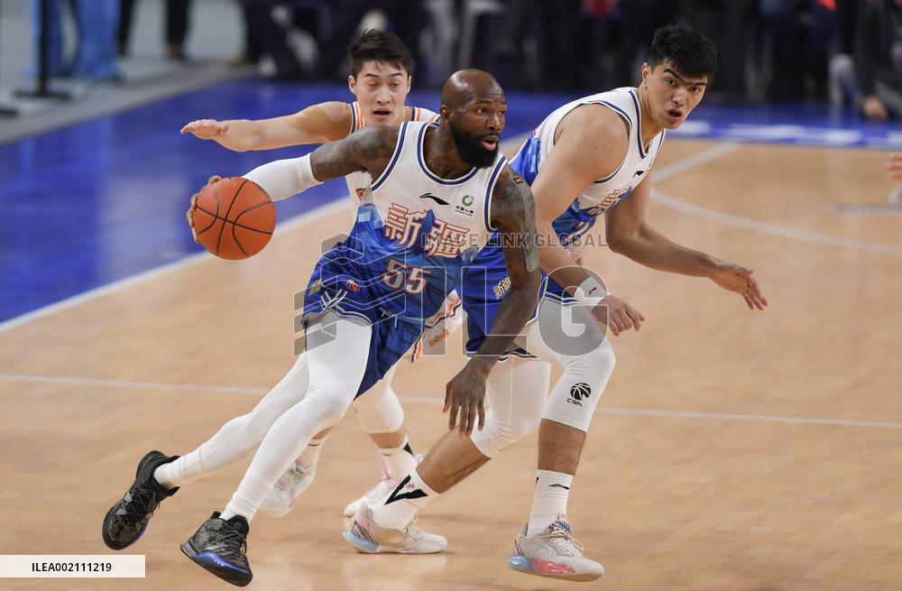 (SP)CHINA-URUMQI-BASKETBALL-CBA-XINJIANG VS SHANGHAI (CN)