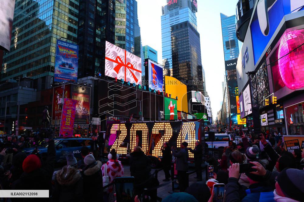 2024 Official New Year Numerals - Times Square