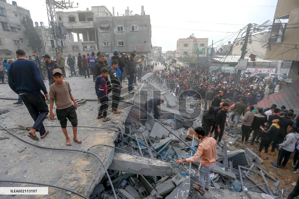 Death Toll Passes 20,000 - Gaza