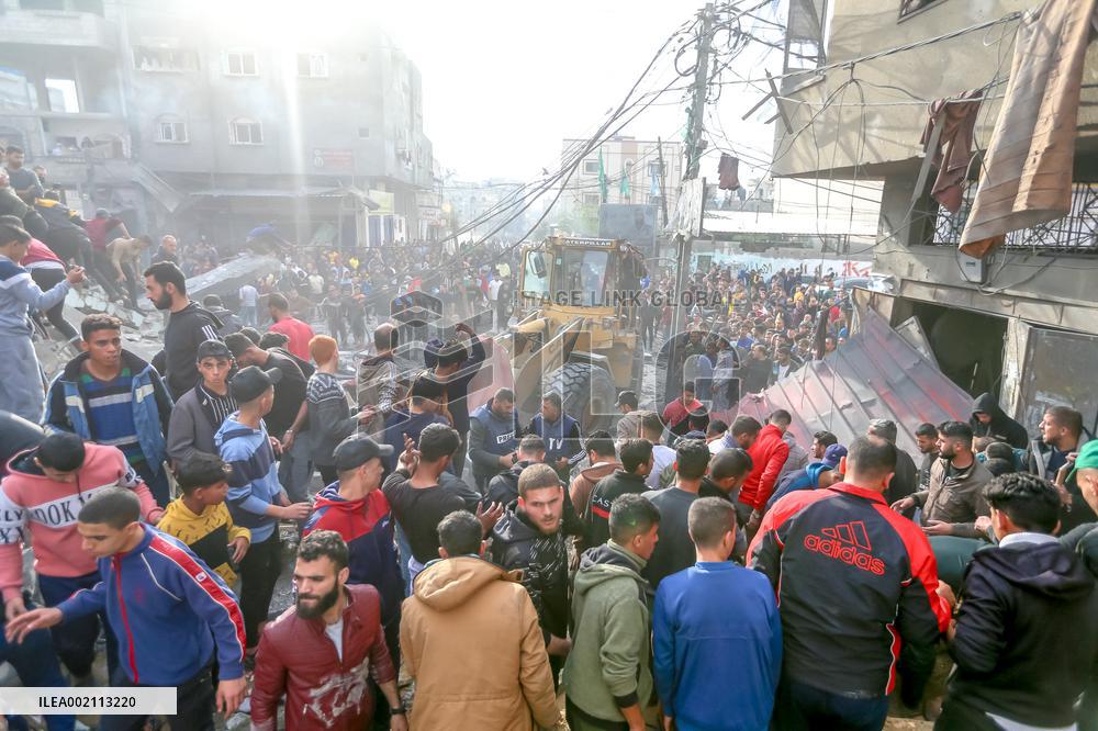 Death Toll Passes 20,000 - Gaza