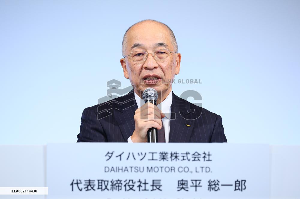 Joint press conference by Daihatsu and Toyota Motor on crash test fraud