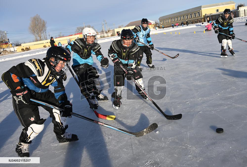 CHINA-XINJIANG-URUMQI-SCHOOL-WINTER SPORTS (CN)