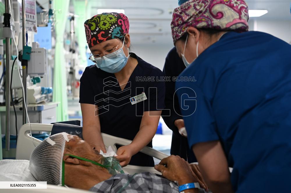 (FOCUS) CHINA-GANSU-JISHISHAN COUNTY-EARTHQUAKE-MEDICAL TREATMENTS (CN)