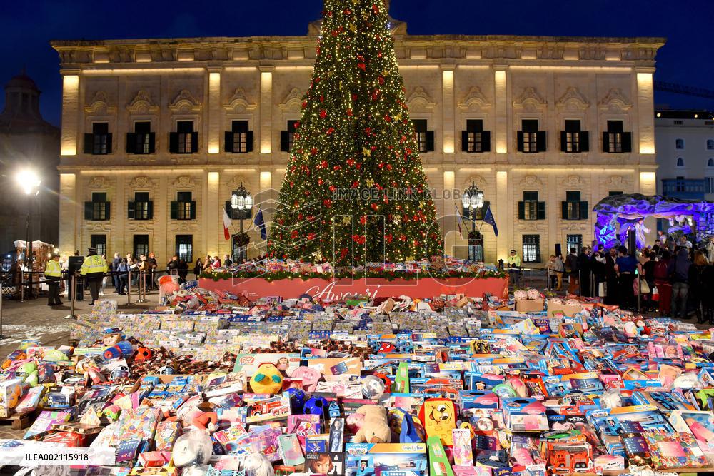 MALTA-VALLETTA-CHRISTMAS GIFTS-DONATION