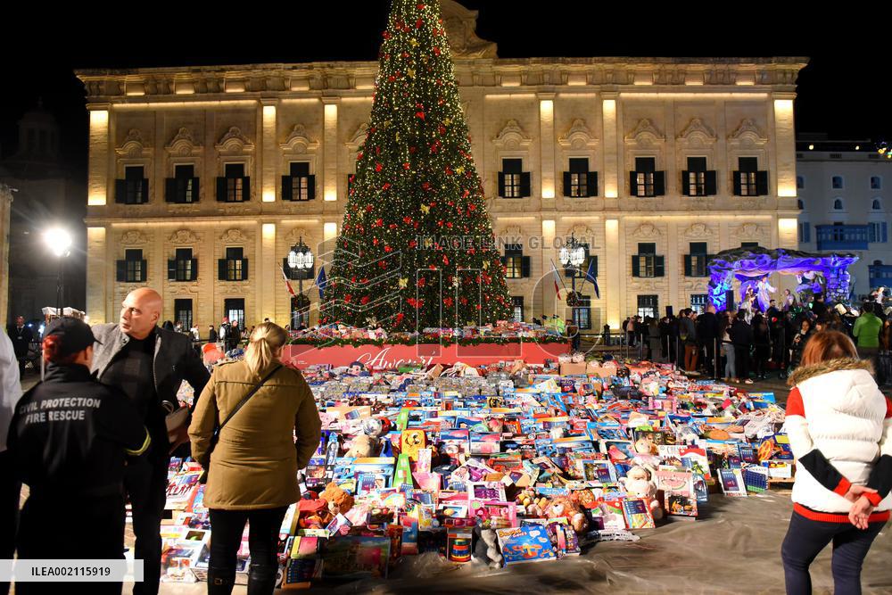 MALTA-VALLETTA-CHRISTMAS GIFTS-DONATION