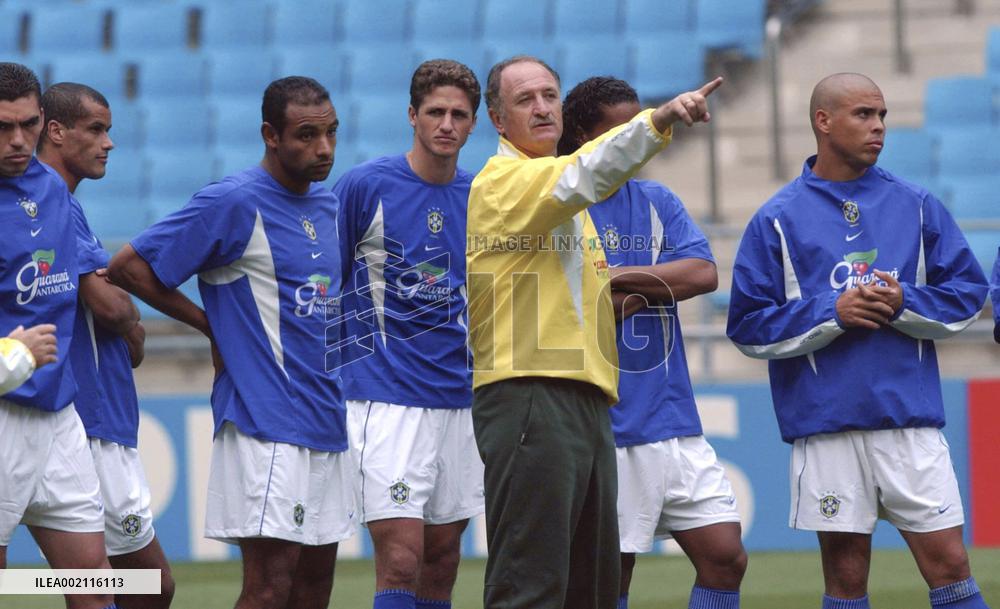 Football: Brazil training during 2002 World Cup