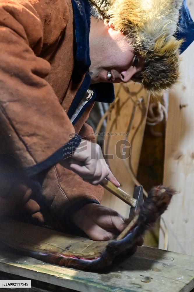 CHINA-XINJIANG-ALTAY-TRADITIONAL HIDE SKI (CN)